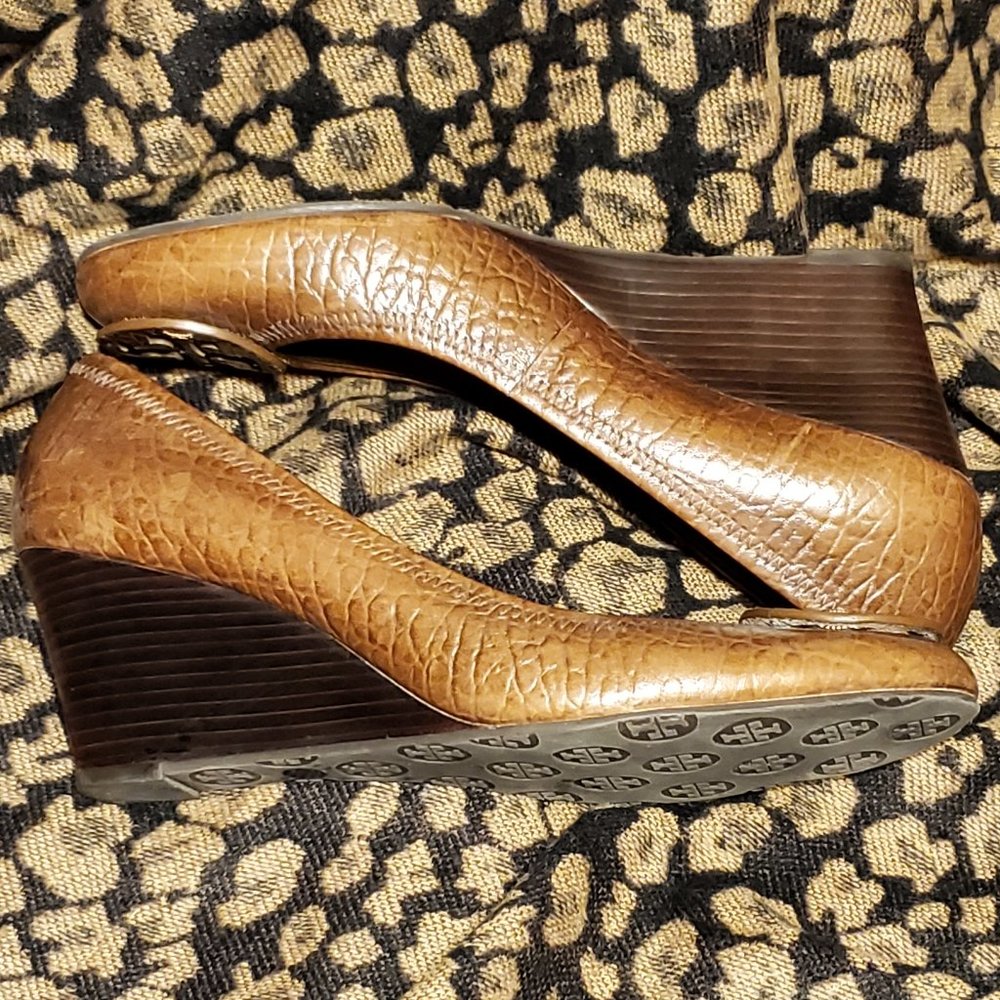 Tory Burch "Sally" medallion wedges - EUC - Picture 2 of 6